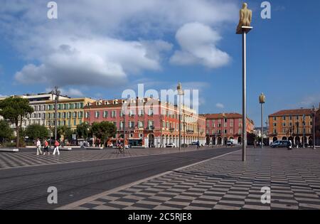 NIZZA, FRANCIA - 31 MAGGIO 2014: Architettura della Place Massena. Square si trova nel centro della città ed è la destinazione più popolare tra i turisti Foto Stock