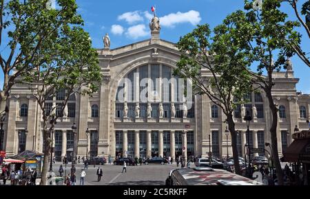 PARIGI, FRANCIA - 11 GIUGNO 2014: Gare du Nord (Stazione Nord, progettata da Jacques Hittorff, 1864) - uno dei sei grandi terminal SNCF di Parigi, il più grande Foto Stock