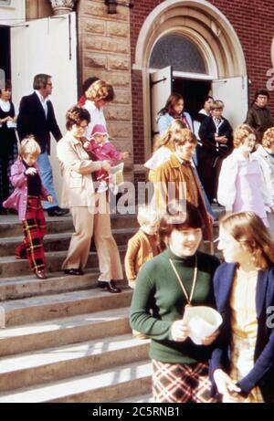 La religione svolge un ruolo importante nella vita dei residenti di New Ulm ca. 1975 Foto Stock