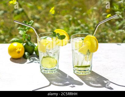 Bevande rinfrescanti per l'estate, succo di limonata freddo Foto Stock