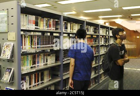 Hong Kong, CINA. 5 luglio 2020. Il governo di Hong Kong sta avviando una mossa per vietare i libri considerati dannosi per il governo comunista cinese a Hong Kong in base alla legge sulla sicurezza nazionale, prevedendo di rimuovere almeno 9 libri pubblicati da tutte le biblioteche pubbliche della città, Che includono l'autorevolezza da parte di leader politico anti-Pechino Joshua Wong.July-5, 2020 Hong Kong.ZUMA/Liau Chung-ren Credit: Liau Chung-ren/ZUMA Wire/Alamy Live News Foto Stock