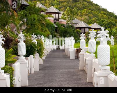 Villaggio tropico e giardino sono terrazzati in Thailandia Foto Stock