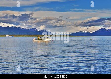 La barca a Puerto Natales, Cile Foto Stock