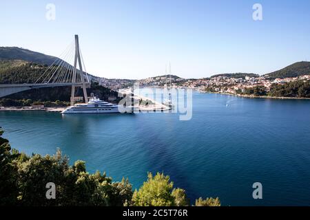 Superyacht nel porto di Luka Gruz, Dubrovnik Foto Stock