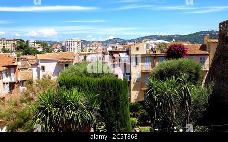 Vista di Cannes dalla torre della città vecchia. Foto Stock