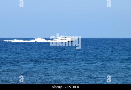 Motoscafo veloce a Saint-Tropez, Costa Azzurra Foto Stock