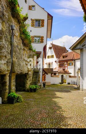 Vista del pittoresco cortile nel castello di Trostburg (Teufenthal), in Teufenthal, Canton Argovia. Svizzera. Foto Stock