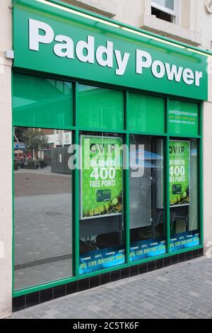 LIVERPOOL, UK - 20 APRILE 2013: Paddy Power sports betting agency a Liverpool, UK. Foto Stock