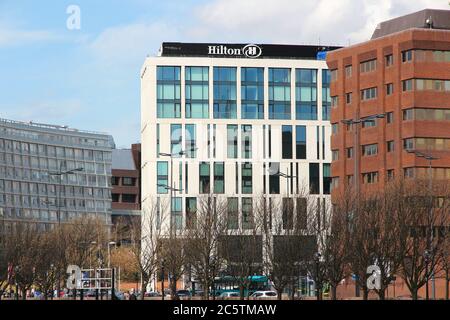 LIVERPOOL, Regno Unito - 20 Aprile 2013: Hilton hotel in Liverpool, UK. Hilton è la trentottesima più grande azienda privata negli Stati Uniti secondo Forbes. Foto Stock