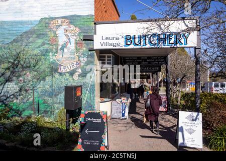 Leura villaggio nel parco nazionale delle montagne blu in un giorno di inverni soleggiati, nuovo Galles del Sud, Australia Foto Stock