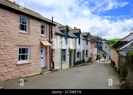 Case di vacanza nel villaggio della cornovaglia di Port Isaac, Regno Unito. Il villaggio è anche utilizzato come location del film per la serie TV Doc Martin. - John Gollop Foto Stock