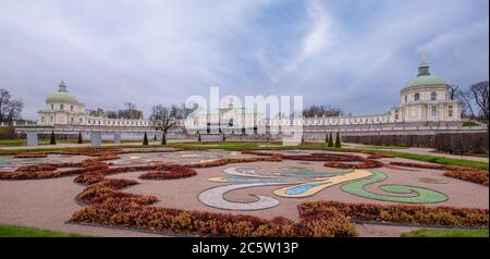 Lomonosov, San Pietroburgo. Russia. L'ensemble del Palazzo e del Parco Oranienbaum. Il grande Palazzo Menshikov. Dvorets Menshikovskiy Foto Stock