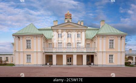 Lomonosov, San Pietroburgo. Russia. L'ensemble del Palazzo e del Parco Oranienbaum. Il grande Palazzo Menshikov. Dvorets Menshikovskiy Foto Stock