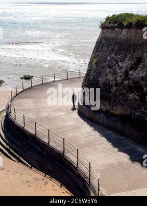 Broadstairs Viking Bay spiaggia sulla Super Domenica dopo Corona-Virus blocco 5/7/2020 Foto Stock