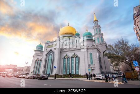 Mosca, Russia. La moschea della cattedrale di Mosca, una delle più grandi e più alte della Federazione Russa e dell'Europa Foto Stock