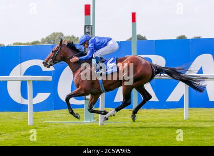 Ghaiyyyath e William Buick vincono il Coral-Eclipse all'ippodromo di Sandown Park. Foto Stock