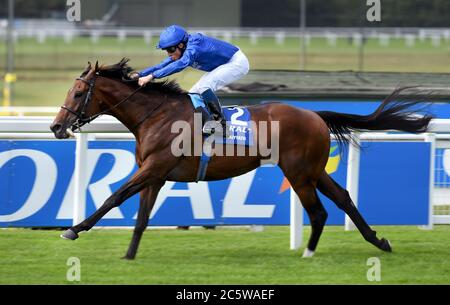 Ghaiyyyath e William Buick vincono il Coral Eclipse all'ippodromo di Sandown Park. Foto Stock