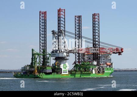 Il 30 maggio 2020, la nave di fornitura offshore Innovation raggiungerà il porto di Rotterdam. Foto Stock