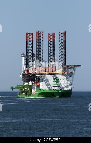 Il 30 maggio 2020, la nave di fornitura offshore Innovation raggiungerà il porto di Rotterdam. Foto Stock
