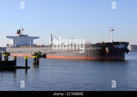 La petroliera KWK Excelsus si trova nel porto di Rotterdam il 30 maggio 2020. Foto Stock