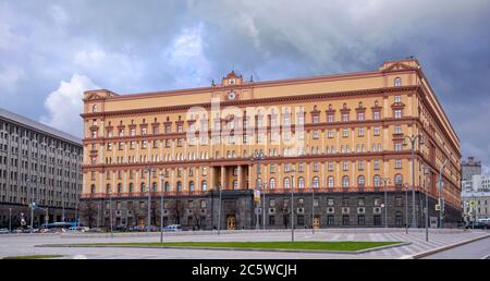 Mosca, Russia. Una facciata dell'edificio UFSB Federal Security Service della Federazione Russa in classico stile neo-barocco. Foto Stock