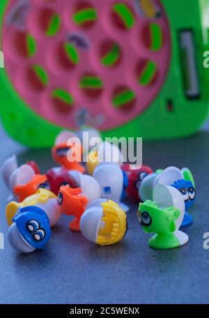 Gioco di pesca giocattolo per bambini. Foto Stock