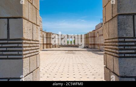 Pliska, Bulgaria e le rovine della Grande Basilica - la più grande cattedrale cristiana dell'Europa medievale. La capitale del primo impero bulgaro Foto Stock