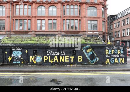 Il quartiere settentrionale di Manchester, che ha molti bar e ristoranti che aprono per la prima volta da quando le regole di blocco del coronavirus sono state attenuate. Manchester. Foto Stock