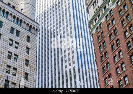 New York City, NYC NY Lower, Manhattan, Financial District, FIDI, edificio, grattacieli grattacieli di alto livello edifici a contrasto, vecchio, nuovo, arco moderno Foto Stock