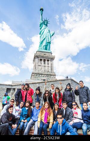 New York City, NYC NY Upper Bay, Statua Crociere, Statua della libertà National Monument, Liberty Island, libertà, simbolo, Bartholdi, scultore, torcia, tablet, pedest Foto Stock