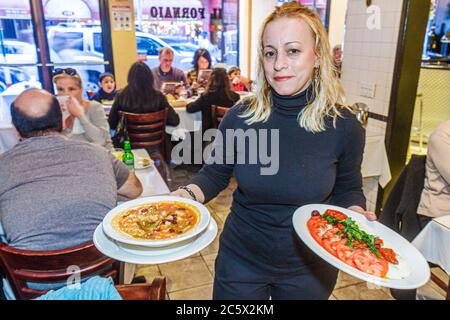 New York City,NYC NY Lower,Manhattan,Little Italy,Mulberry Street Neighborhood,il Fornaio,Italiano,ristorante ristoranti ristorazione caffè, donna Foto Stock