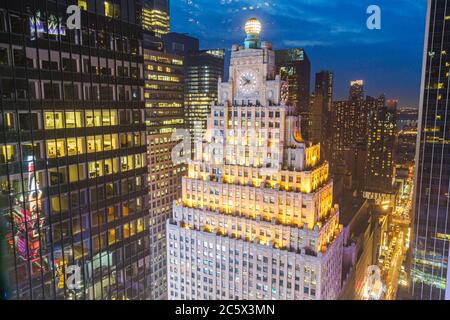 New York City,NYC NY Midtown,Manhattan,Times Square,skyline,grattacieli,Paramount building,clock,step,architettura Art Deco,setback,torre piramidale Foto Stock