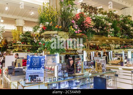 New York City, New York NYC Manhattan, Midtown, Th Street, Macy's, catena di negozi, Herald Square, grandi magazzini, Flower Show, shopping shopping shopping shopping shopping shopping, negozi, ecc. Foto Stock