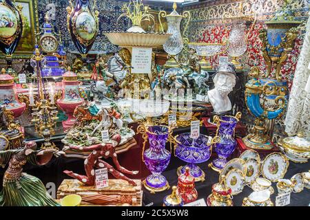 New York City,NYC NY Manhattan,Midtown,Central Park South,negozio,arredamento casa,interior design,vetro,cristallo,figurine,oggetti da collezione,piatti,vasi,orologi,orn Foto Stock