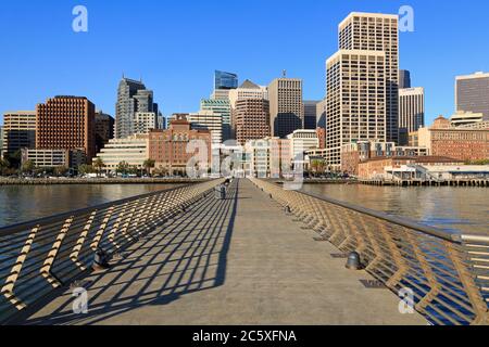 Molo 14 sull'Embarcadero, San Francisco, California, Stati Uniti Foto Stock