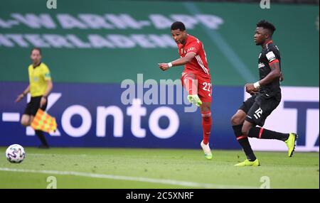 Berlino, Germania, 4 luglio 2020, Serge GNABRY, FCB 22 punteggi, spara il traguardo per il 2-0 alla partita finale del Pokal DFB FC BAYERN MUENCHEN - BAYER 04 LEVERKUSEN 4-2 nella stagione 2019/2020 , FCB Foto: © Peter Schatz / Alamy Live News / Marvin Ibo Güngör/GES/Pool - LE NORMATIVE DFB VIETANO L'USO DI FOTOGRAFIE come SEQUENZE DI IMMAGINI e/o QUASI-VIDEO - Notizie nazionali e internazionali - Agenzie DI stampa SOLO per uso editoriale Foto Stock