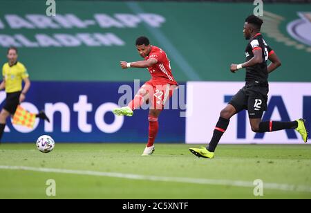 Berlino, Germania, 4 luglio 2020, Serge GNABRY, FCB 22 punteggi, spara il traguardo per il 2-0 alla partita finale del Pokal DFB FC BAYERN MUENCHEN - BAYER 04 LEVERKUSEN 4-2 nella stagione 2019/2020 , FCB Foto: © Peter Schatz / Alamy Live News / Marvin Ibo Güngör/GES/Pool - LE NORMATIVE DFB VIETANO L'USO DI FOTOGRAFIE come SEQUENZE DI IMMAGINI e/o QUASI-VIDEO - Notizie nazionali e internazionali - Agenzie DI stampa SOLO per uso editoriale Foto Stock