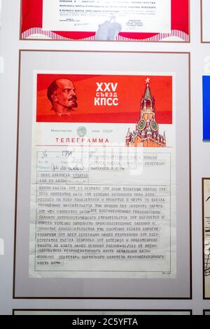 Un telegramma di premio sovietico, URSS, CCCP. Presso il complesso Etnografico Homestead di Neringa, Lituania. Foto Stock