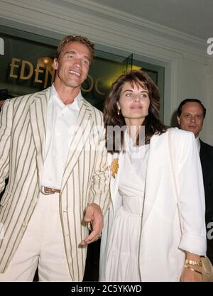 ARCHIVIO: CANNES, FRANCIA. C. Maggio 1991: Arnold Schwarzenegger e Maria Shriver al Festival del Cinema di Cannes. Foto del file © Paul Smith/Caratteristiche Foto Stock