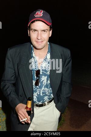 ARCHIVIO: CANNES, FRANCIA. C. Maggio 1991: Charlie Sheen al Festival del Cinema di Cannes. Foto del file © Paul Smith/Caratteristiche Foto Stock