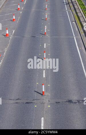 La segregazione di corsia sulla A64M Leeds Inner Ring Road, mentre si effettuano i passaggi a Regent Street Flyover. Foto Stock