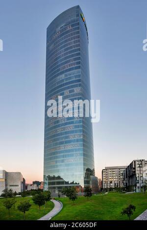 La Torre Iberdrola si trova a Bilbao, la più grande città dei Paesi Baschi, nel nord della Spagna. Foto Stock