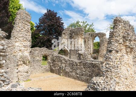 Rovine del castello di Wolvesey, il vecchio palazzo vescovile risalente al 12 ° secolo a Winchester, Hampshire, Regno Unito Foto Stock