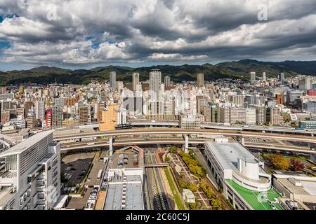 Kobe / Giappone - 11 novembre 2017: Kobe centro città, vista aerea dalla torre Kobe in Kobe Giappone Foto Stock