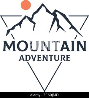 Mountain Adventure vettore di design del logo Outdoor in triangolo, ideale per lo sport o logo ricreazione Illustrazione Vettoriale