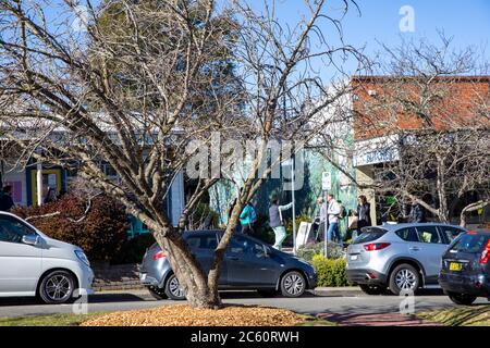 Leura villaggio nel parco nazionale delle montagne blu in un giorno di inverni soleggiati, nuovo Galles del Sud, Australia Foto Stock