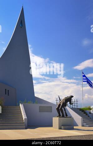 Grecia - 27 settembre 2016: Memoriale di guerra nella Grecia centrale in memoria dei soldati greci difensori che sono stati uccisi dal nemico durante il secondo mondo. Guerra Foto Stock