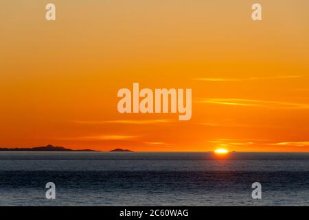 Tramonto su Stretto di Cook, Titahi Bay, Porirua, Wellington, Isola del nord, Nuova Zelanda Foto Stock