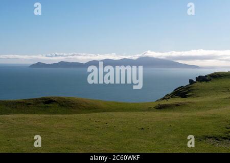 Isola di Kapiti nello stretto di Cook, prelevata dalle colline vicino a Paekakariki, Kapiti, Isola del Nord, Nuova Zelanda Foto Stock