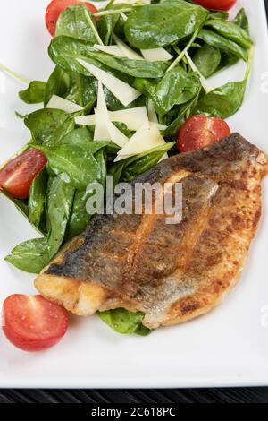 Filetto di pesce Dorado alla griglia Foto Stock